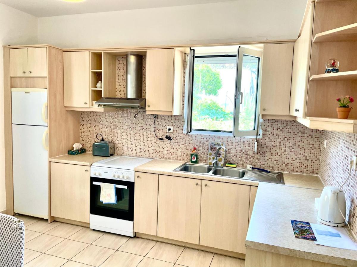 Menelaos Apartments アデリアノス・カンポス エクステリア 写真