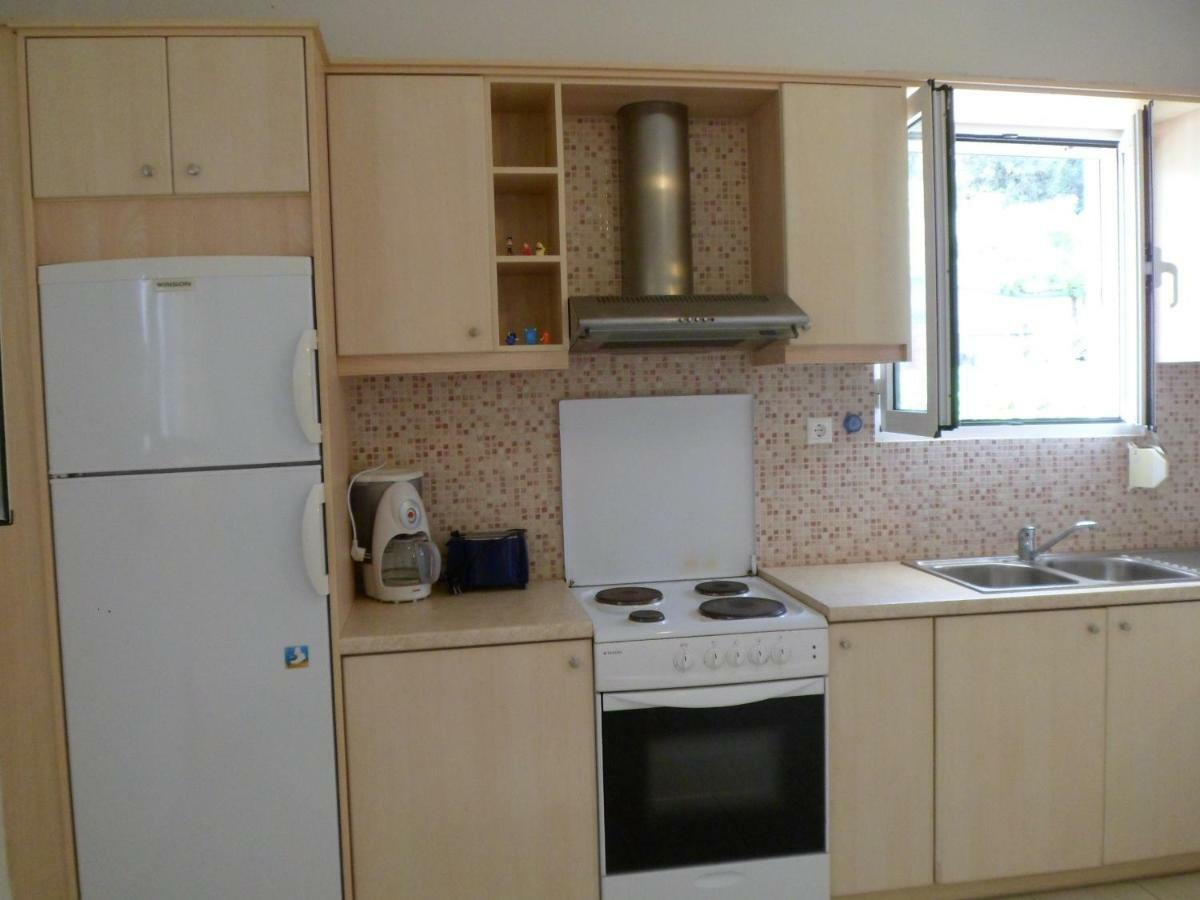 Menelaos Apartments アデリアノス・カンポス エクステリア 写真